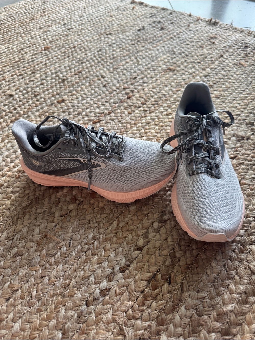 Brooks Women’s Light Gray Sneakers with Pink Midsole